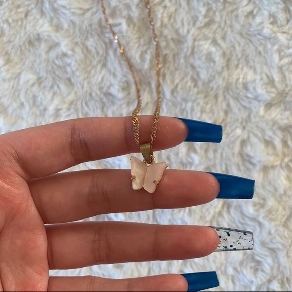 ♡ Gold Plated Butterfly Necklace - Picture 2 of 2